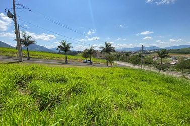 Ch&aacute;cara &agrave; venda - 1000m&sup2; - Contendas