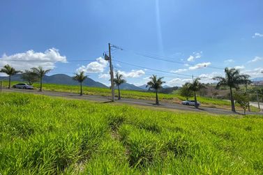 Ch&aacute;cara &agrave; venda - 1000m&sup2; - Contendas