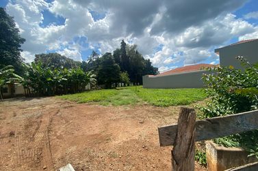 Terreno &agrave; venda - 300m&sup2; - Atr&aacute;s do Alcides Mosconi 