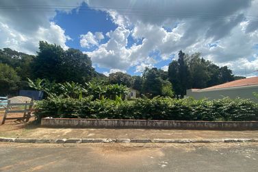 Terreno &agrave; venda - 300m&sup2; - Atr&aacute;s do Alcides Mosconi 