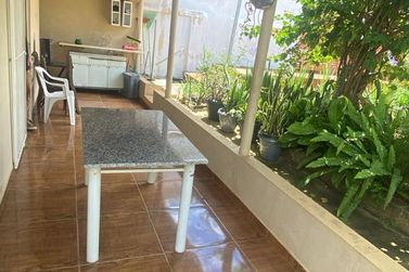 Casa &agrave; venda - 90m&sup2; - centro