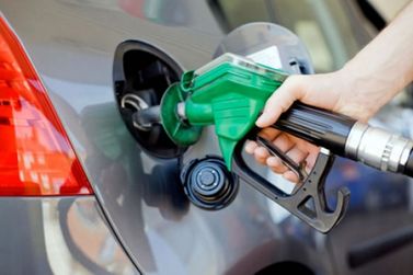 Preço da gasolina começa o ano acima do valor registrado em todos os meses 