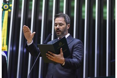Ex-prefeito Saulo Pedroso toma posse como Deputado Federal