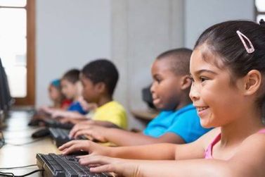 Parceria com a SKY entrega 17 computadores a escola no Caetetuba em Atibaia