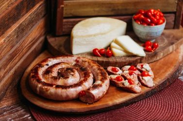 Viva uma experi&ecirc;ncia com sabor, lazer e divers&atilde;o na terra da lingui&ccedil;a