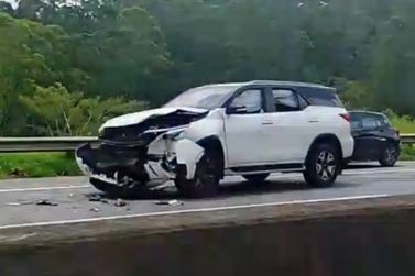 V&Iacute;DEO: Acidente grave fecha todas as faixas da Fern&atilde;o Dias no sentido SP
