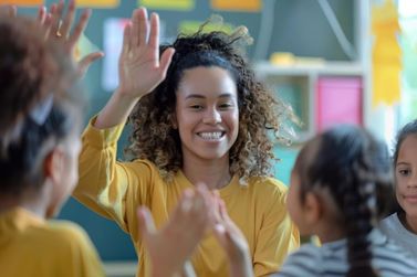 Atibaia abre vagas para psic&oacute;logo, int&eacute;rprete de Libras e apoio escolar