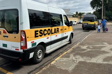 Fiscaliza&ccedil;&atilde;o surpresa verifica vans escolares em Atibaia