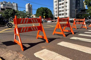 Obra interdita trecho da Av. S&atilde;o Jo&atilde;o no Centro de Atibaia