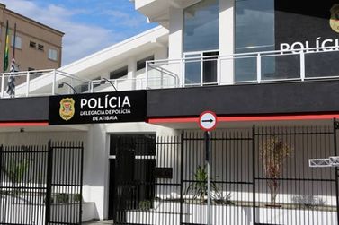Dupla &eacute; presa ap&oacute;s roubo em estacionamento de supermercado em Atibaia