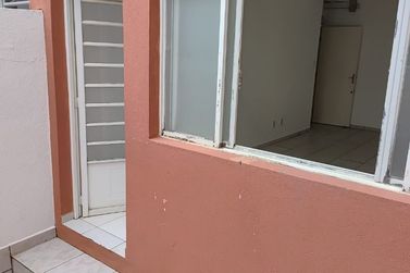 Sal&atilde;o Comercial para alugar - 27m&sup2; - Centro