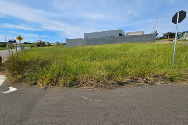Terreno &agrave; venda - 526m&sup2; - 3 pistas