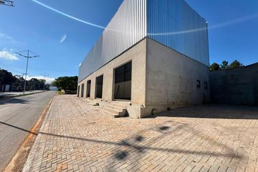 Sal&atilde;o Comercial para alugar - 240m&sup2; - Jardim Est&acirc;ncia Brasil