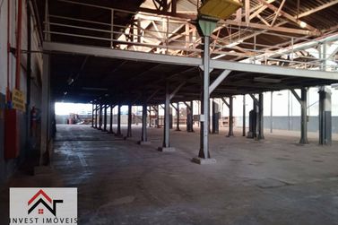 Sal&atilde;o Comercial para alugar - 2100m&sup2; - Centro