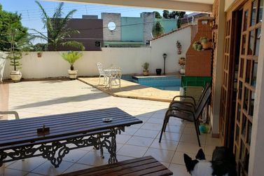 Casa &agrave; venda - 377m&sup2; - JARDIM DAS FLORES