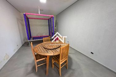 Casa para alugar - 228m&sup2; - Rio Abaixo