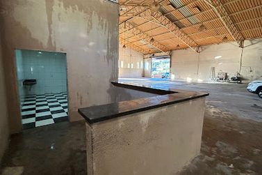 Sal&atilde;o Comercial para alugar - 1000m&sup2; - Serra Negra