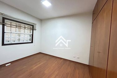 Casa para alugar - 440m&sup2; - Vila Petr&oacute;polis
