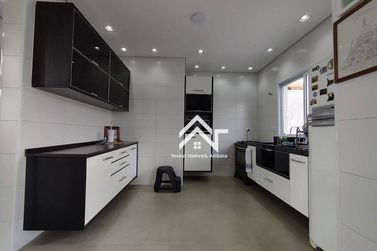 Casa &agrave; venda - 200m&sup2; - Condom&iacute;nio Alto da Floresta
