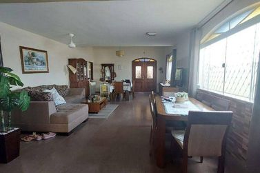 Casa &agrave; venda - 254m&sup2; - Nova Gard&ecirc;nia