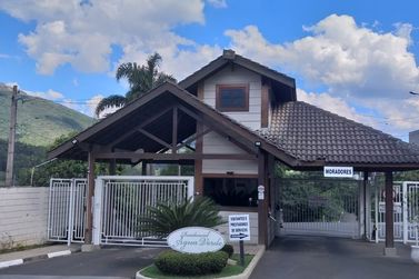 Sobrado &agrave; venda - CONDOM&Iacute;NIO RESIDENCIAL &Aacute;GUA VERDE