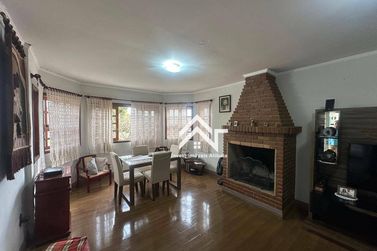 Casa &agrave; venda - 225m&sup2; - Jardim dos Pinheiros