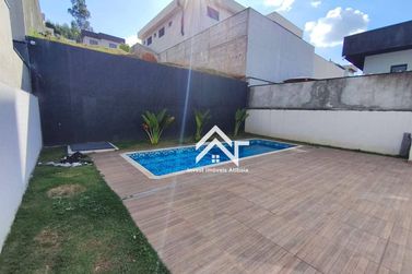 Casa para alugar - 228m&sup2; - Rio Abaixo