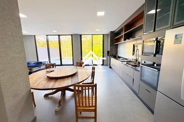 Casa para alugar - 228m&sup2; - Rio Abaixo