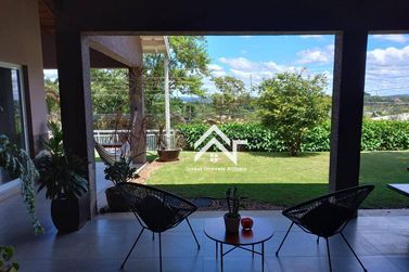 Casa &agrave; venda - 212m&sup2; - Condominio Parque das Gar&ccedil;as I