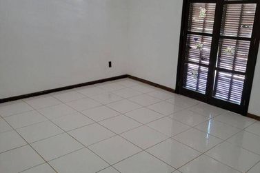 Casa &agrave; venda - 280m&sup2; - Tr&ecirc;s Pistas