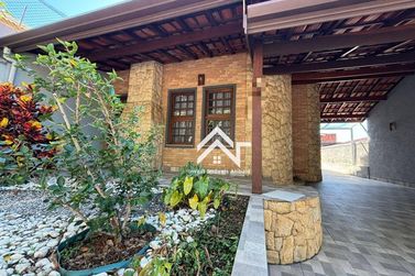 Casa para alugar - 212m&sup2; - Jardim do Lago