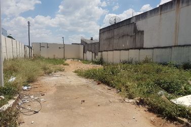 Terreno para alugar - 300m&sup2; - Jardim Cerejeiras