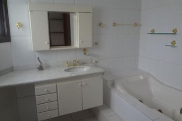 Casa &agrave; venda - 645m&sup2; - Nova Gard&ecirc;nia
