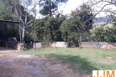Ch&aacute;cara &agrave; venda - 374m&sup2; - port&atilde;o