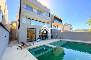 Casa para alugar - 228m&sup2; - Rio Abaixo
