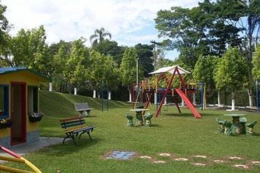 Casa &agrave; venda - 450m&sup2; - Condominio Portal das Hortencias