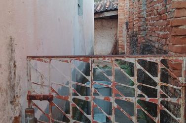 Casa &agrave; venda - CENTRO