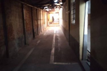Sal&atilde;o Comercial para alugar - 2100m&sup2; - Centro
