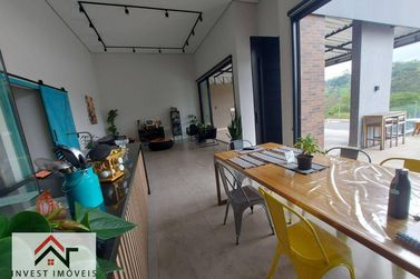 Casa &agrave; venda - 231m&sup2; - Ch&aacute;caras Maring&aacute;