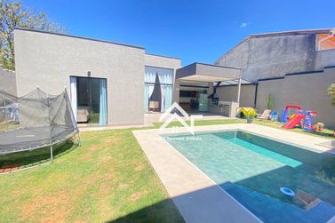 Casa &agrave; venda - 185m&sup2; - Jardim Shangri-L&aacute;