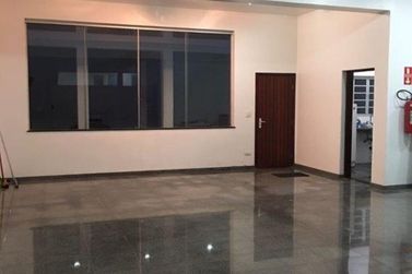 Sal&atilde;o Comercial para alugar - 250m&sup2; - Vila Thais