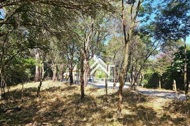 Terreno &agrave; venda - 2854m&sup2; - Jardim Colonial