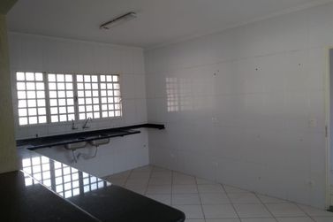 Casa &agrave; venda - 350m&sup2; - JD DO LAGO
