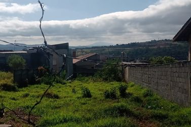 Terreno &agrave; venda - 300m&sup2; - JARDIM IMPERIAL