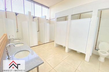Sal&atilde;o Comercial para alugar - 1100m&sup2; - Caetetuba