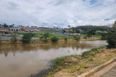 Terreno &agrave; venda - 970m&sup2; - Pinheirinho