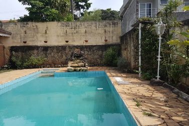 Casa &agrave; venda - 397m&sup2; - RETIRO DAS FONTES