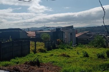 Terreno &agrave; venda - 300m&sup2; - JARDIM IMPERIAL