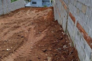 Terreno &agrave; venda - 400m&sup2; - Jardim dos Pinheiros