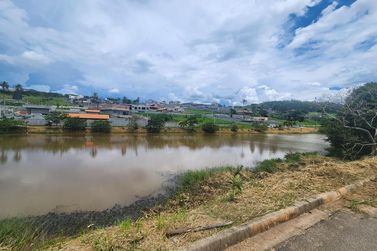 Terreno &agrave; venda - 970m&sup2; - Pinheirinho